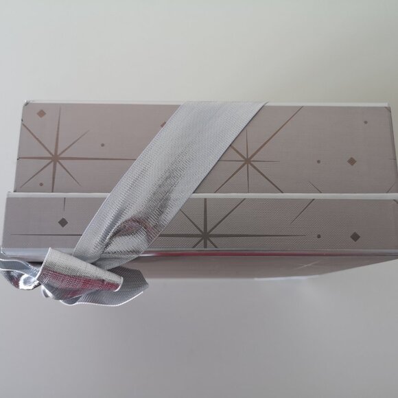 New JO MALONE Silver Holiday Limited Edition Gift Box 8" x 8" x 3.25" Bow Ribbon - Picture 6 of 7